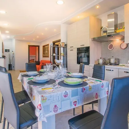 3 Bedroom In Apartment